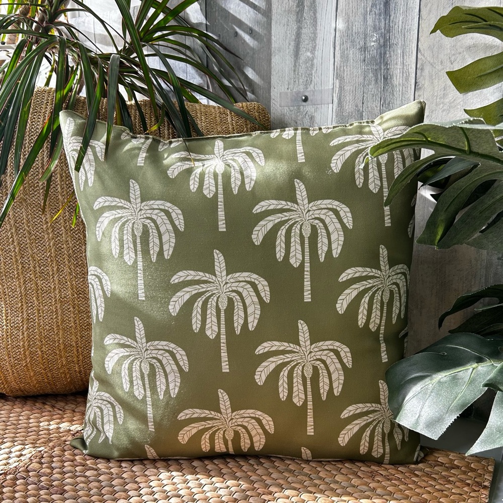 🌴Lively Tropical Green and White Palm Tree Decorative Throw Pillow |